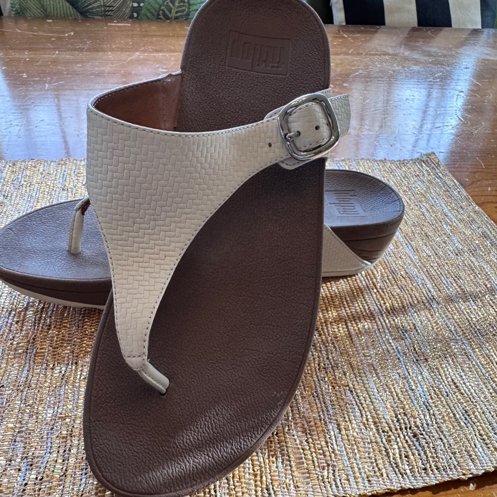 ✨Fitflop Lulu Adjustable Toe-strap Women's Ivory Sandals with Silver Buckle ✨